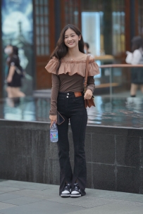 【精选街拍】Vol.3307 甜美治愈的笑容 [53P+1V-781MB]